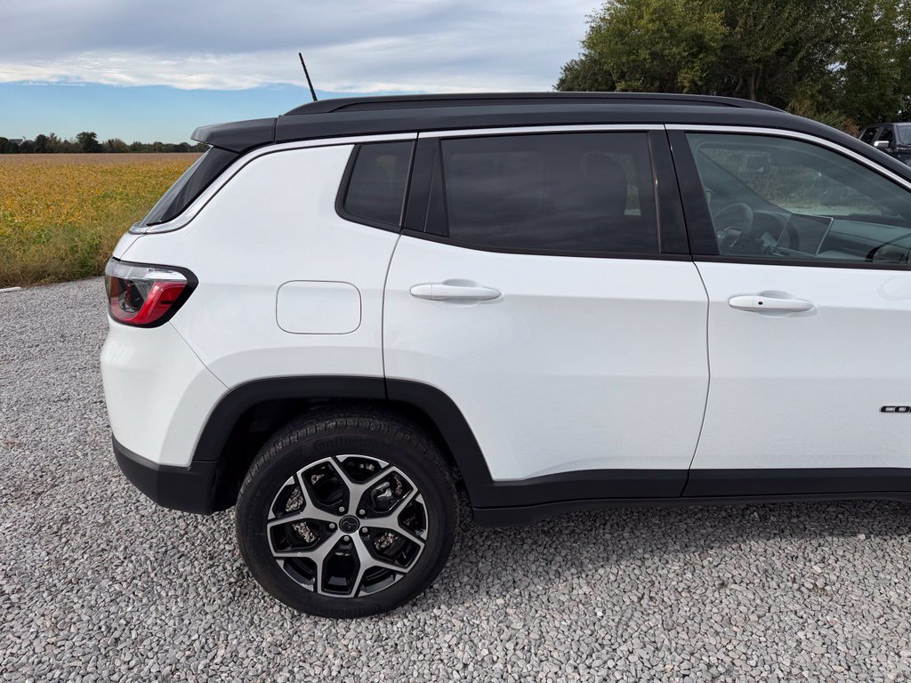 Used 2026 Jeep Compass Limited AWD/4WD image 21