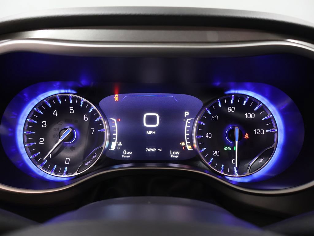 Used 2023 Chrysler Pacifica Touring-L image 42