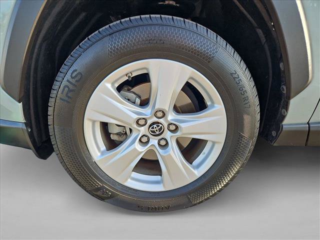Used 2019 Toyota RAV4 XLE w/ Convenience Package FWD image 24