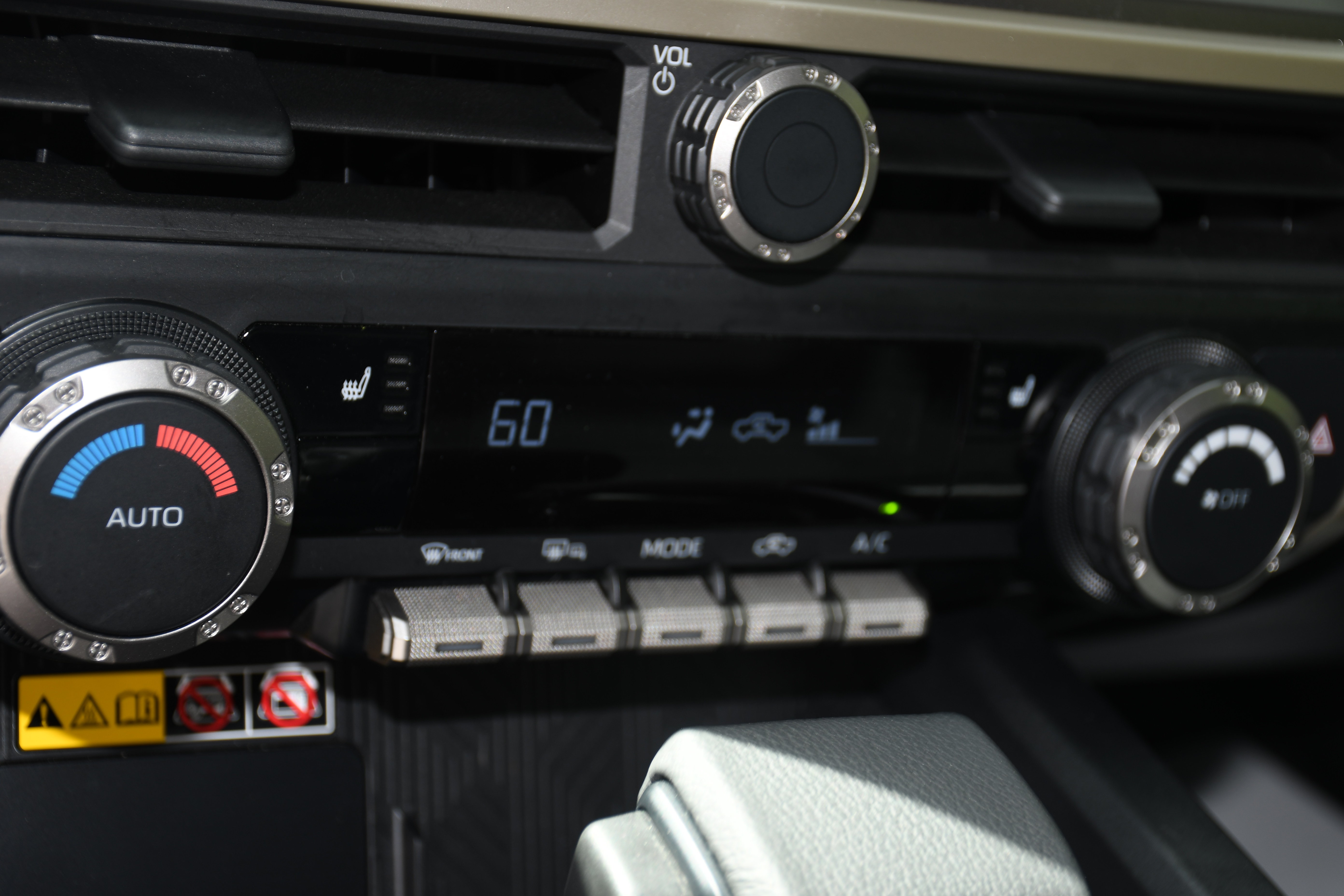 Used 2025 Toyota Tacoma TRD Sport w/ TRD Sport Upgrade Package RWD image 12