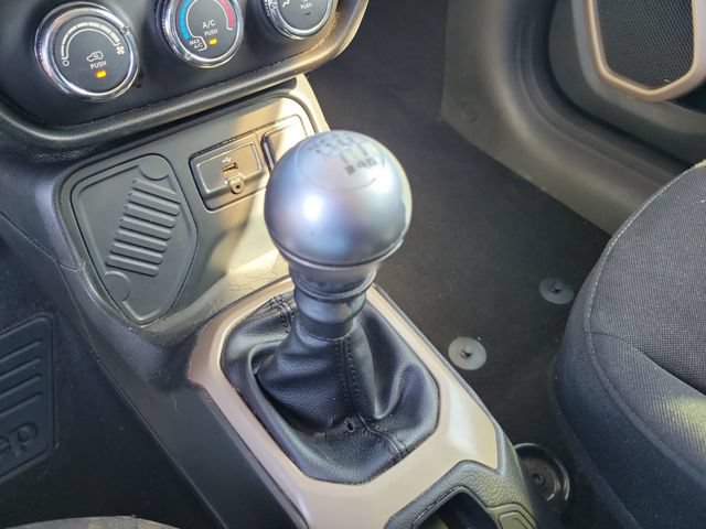 Used 2017 Jeep Renegade Sport w/ Power & Air Group FWD image 21