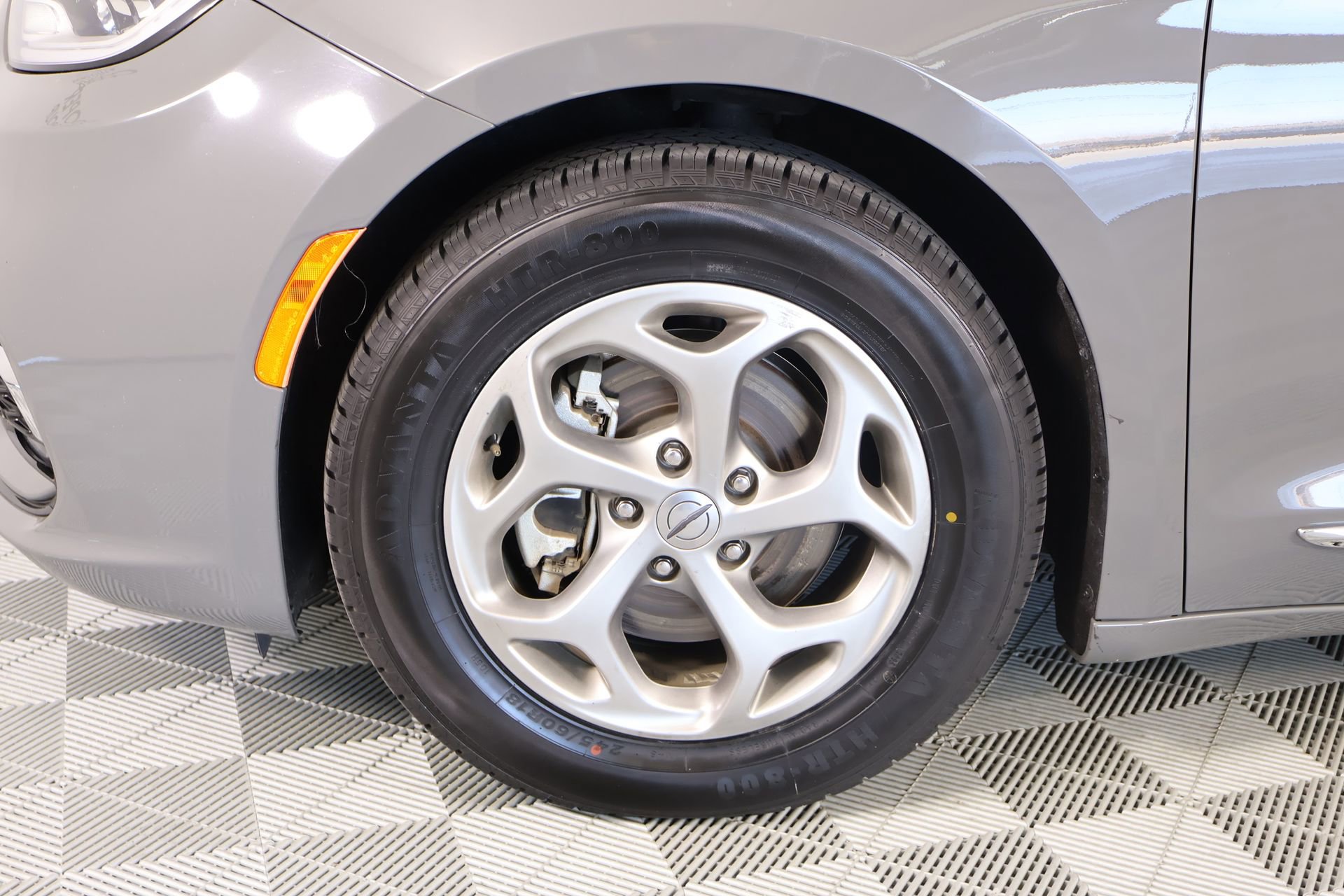 Used 2023 Chrysler Pacifica Limited image 19