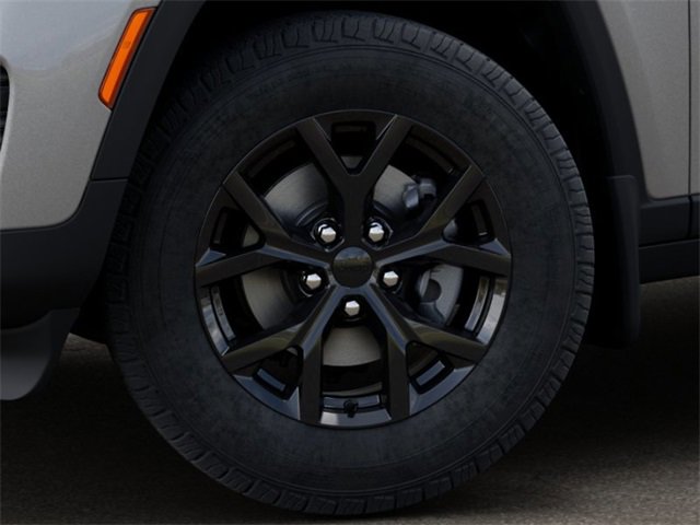 New 2025 Jeep Grand Cherokee Altitude image 8