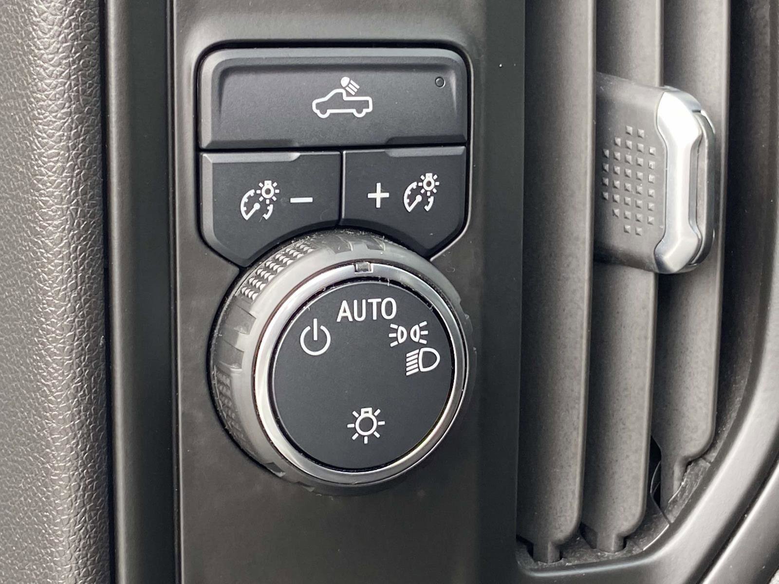 Used 2022 Chevrolet Silverado 1500 Custom image 9