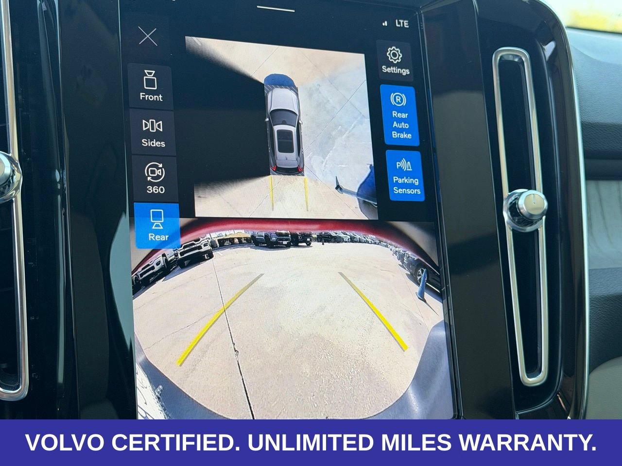 Certified 2024 Volvo XC40 B5 Plus AWD/4WD image 27