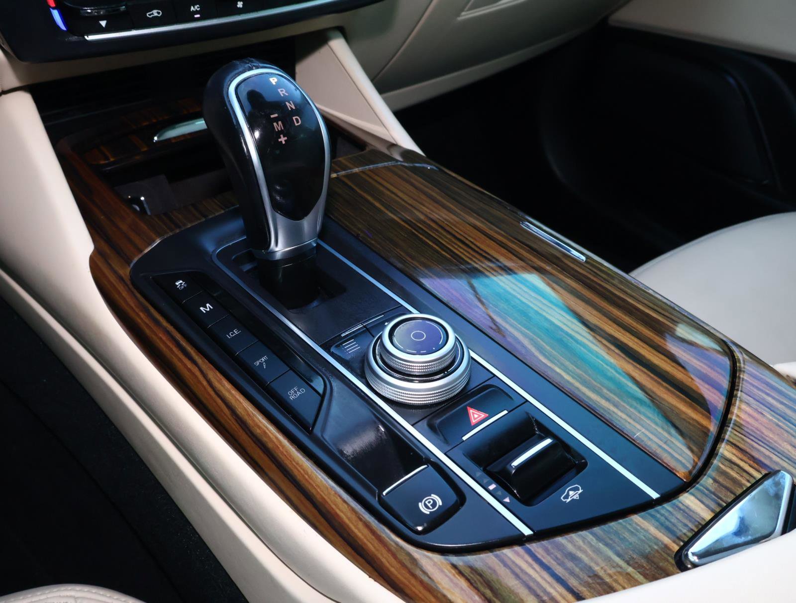 Used 2017 Maserati Levante image 25