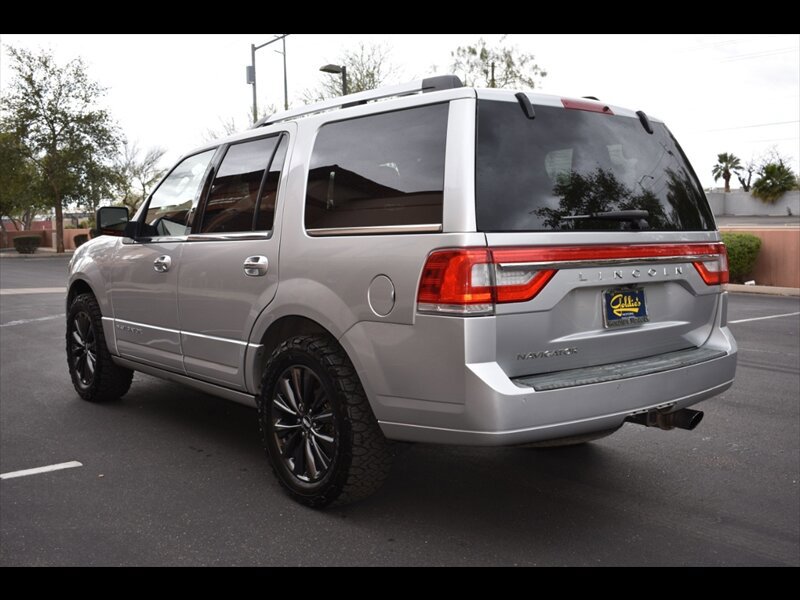 Used 2017 Lincoln Navigator Select image 6