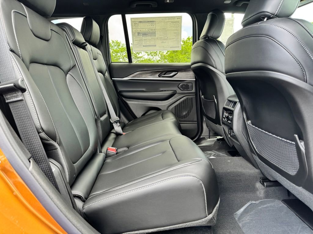 New 2026 Jeep Grand Cherokee Limited AWD/4WD image 12