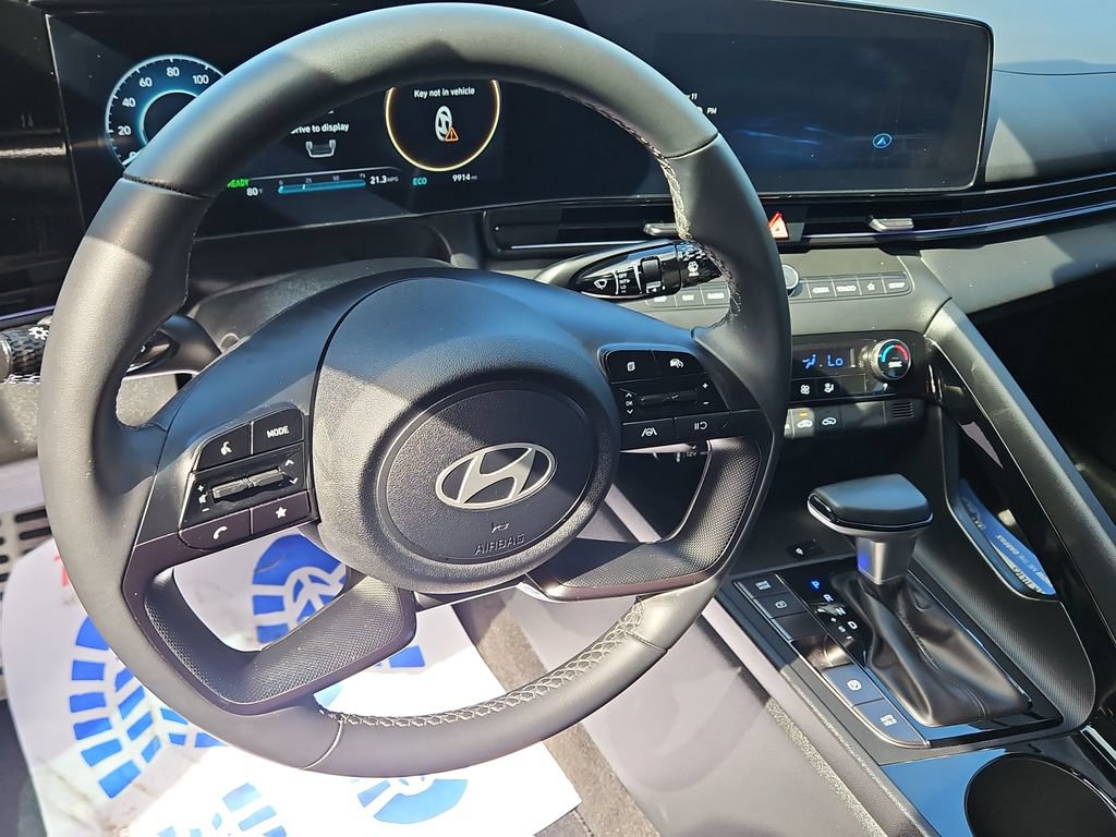 Used 2025 Hyundai Elantra SEL FWD image 12
