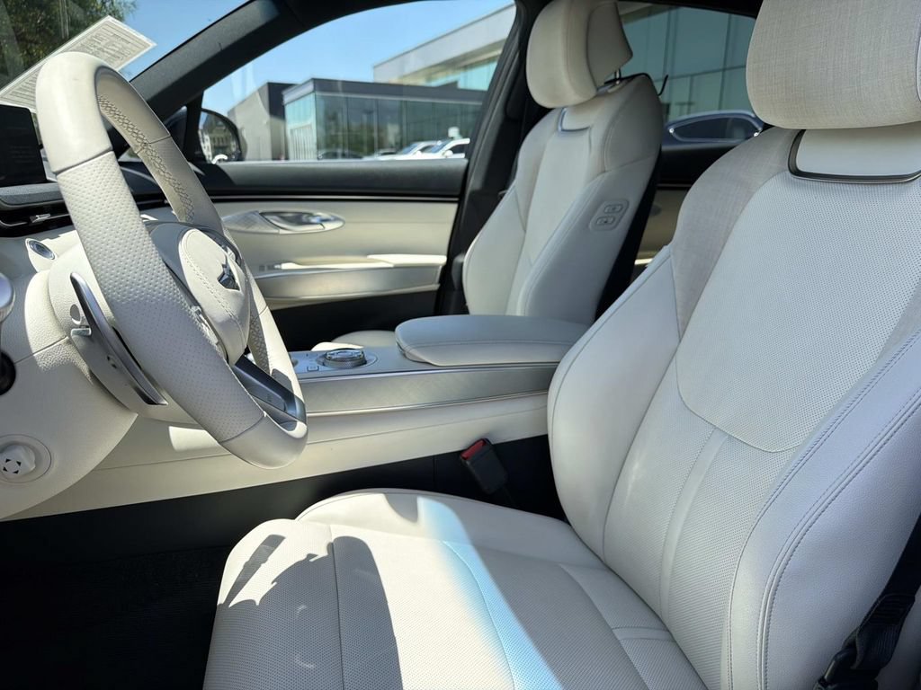 Used 2023 Genesis Electrified GV70 AWD/4WD image 16