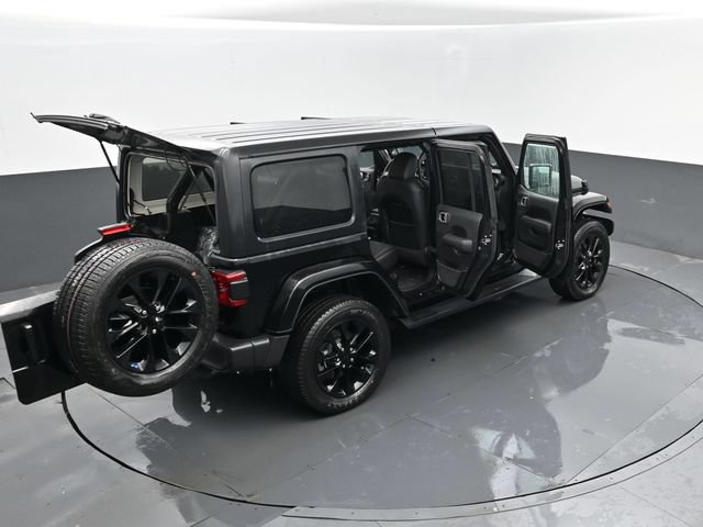 Used 2023 Jeep Wrangler Unlimited Sahara w/ Cold Weather Group AWD/4WD image 31