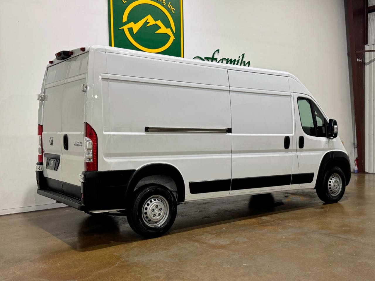 Used 2025 RAM ProMaster 2500 w/ Convenience Group FWD image 8