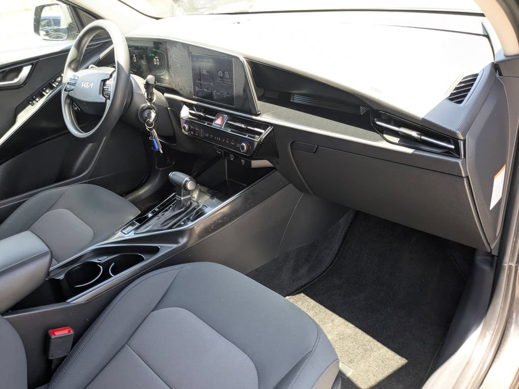 Used 2025 Kia Niro LX FWD image 27