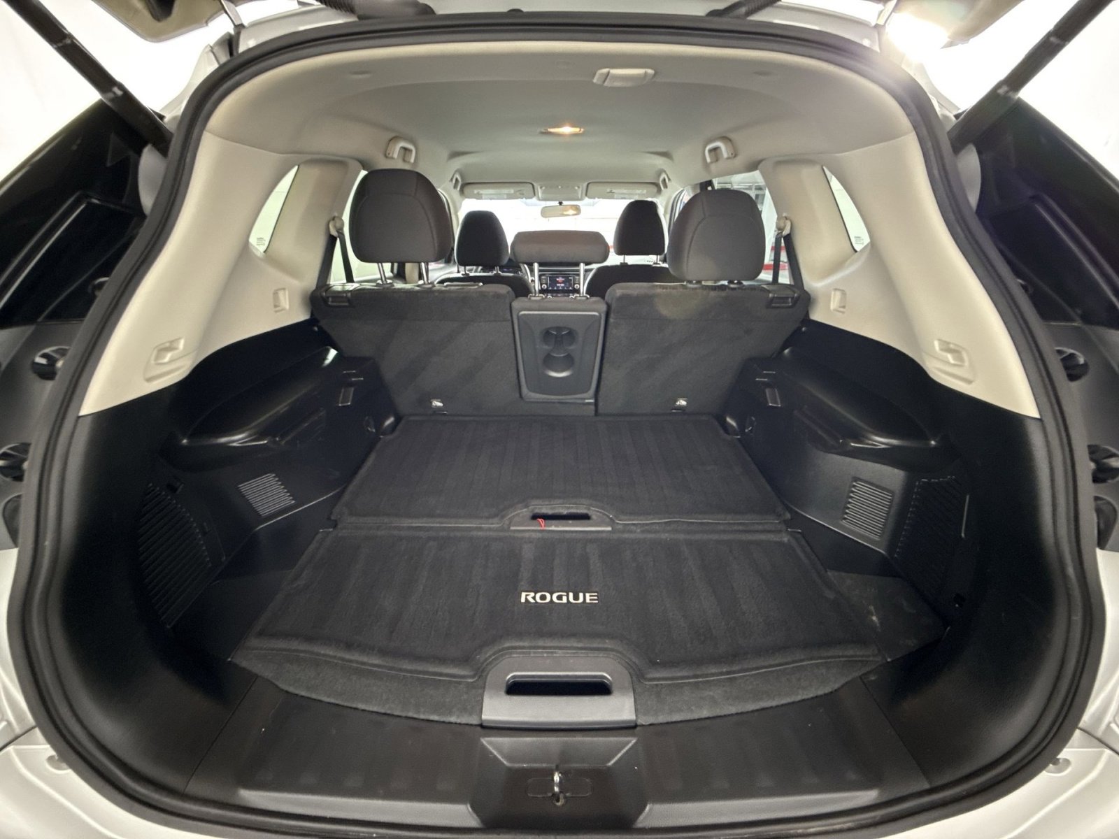 Used 2018 Nissan Rogue SV image 24