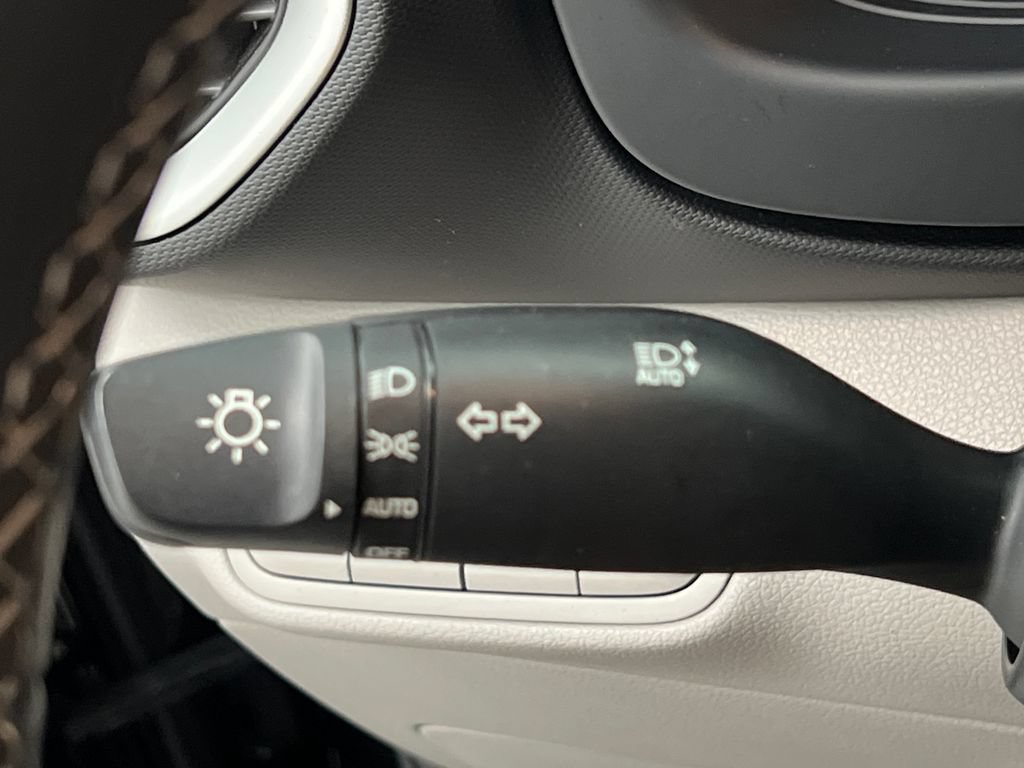 Used 2025 Hyundai Venue SEL FWD image 50