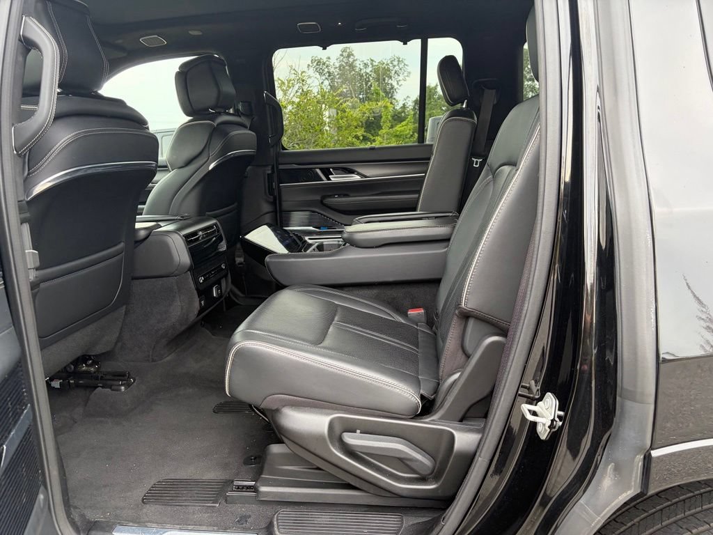 Used 2024 Jeep Grand Wagoneer Series II Obsidian w/ Quick Order Packagew 28T AWD/4WD image 39