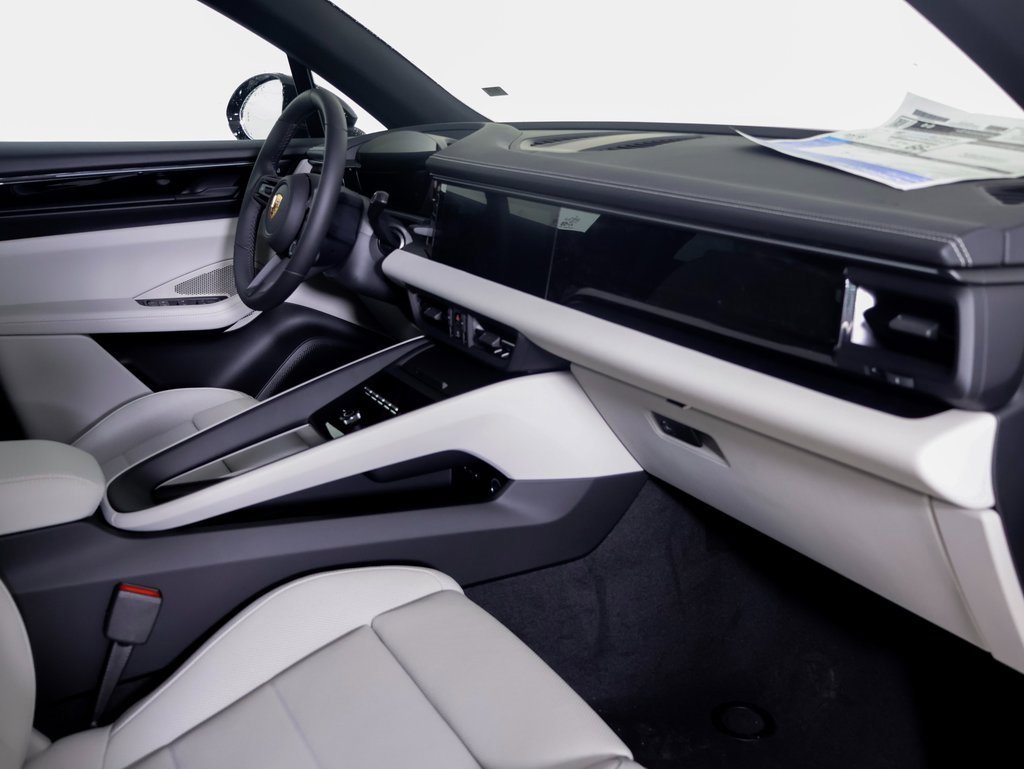 New 2025 Porsche Macan Electric image 6