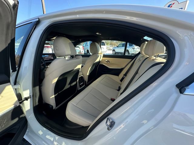 Used 2025 BMW 330i Sedan w/ Premium Package image 18