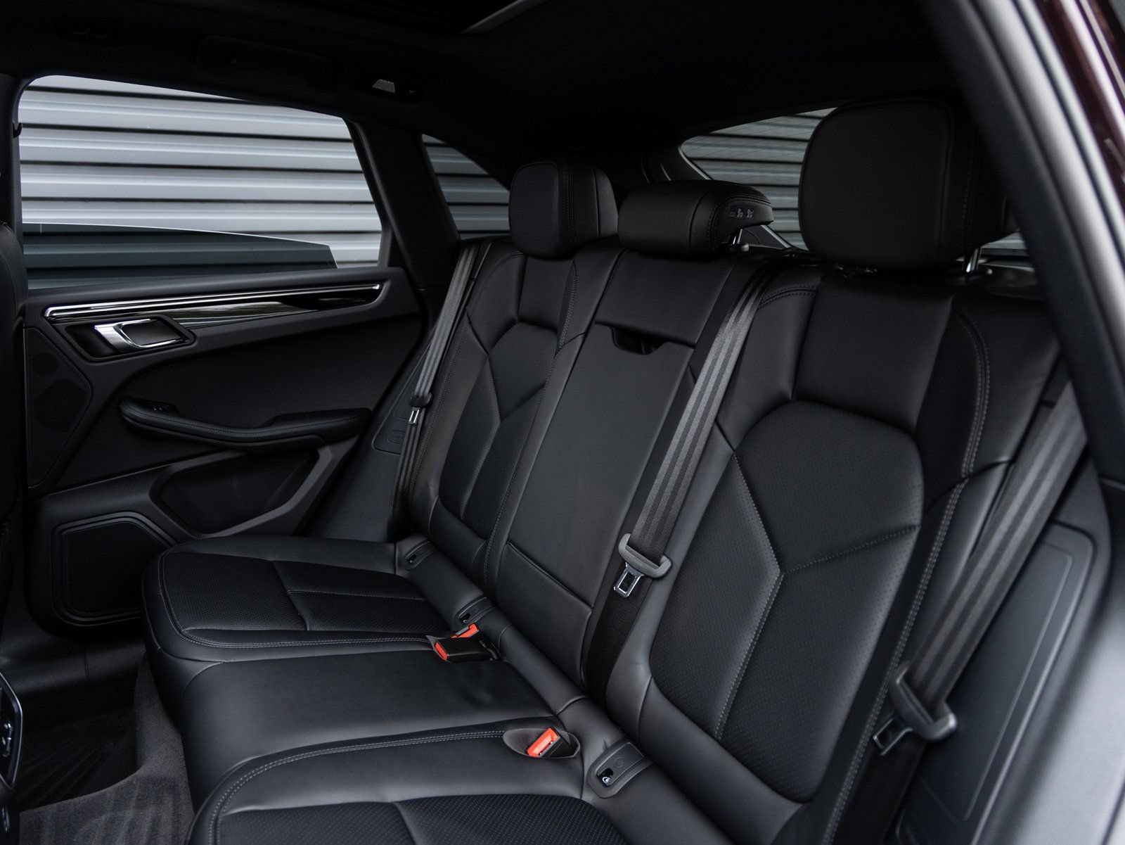 Certified 2026 Porsche Macan AWD/4WD image 26