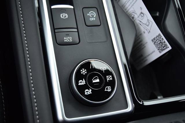 New 2025 Nissan Pathfinder SV image 18