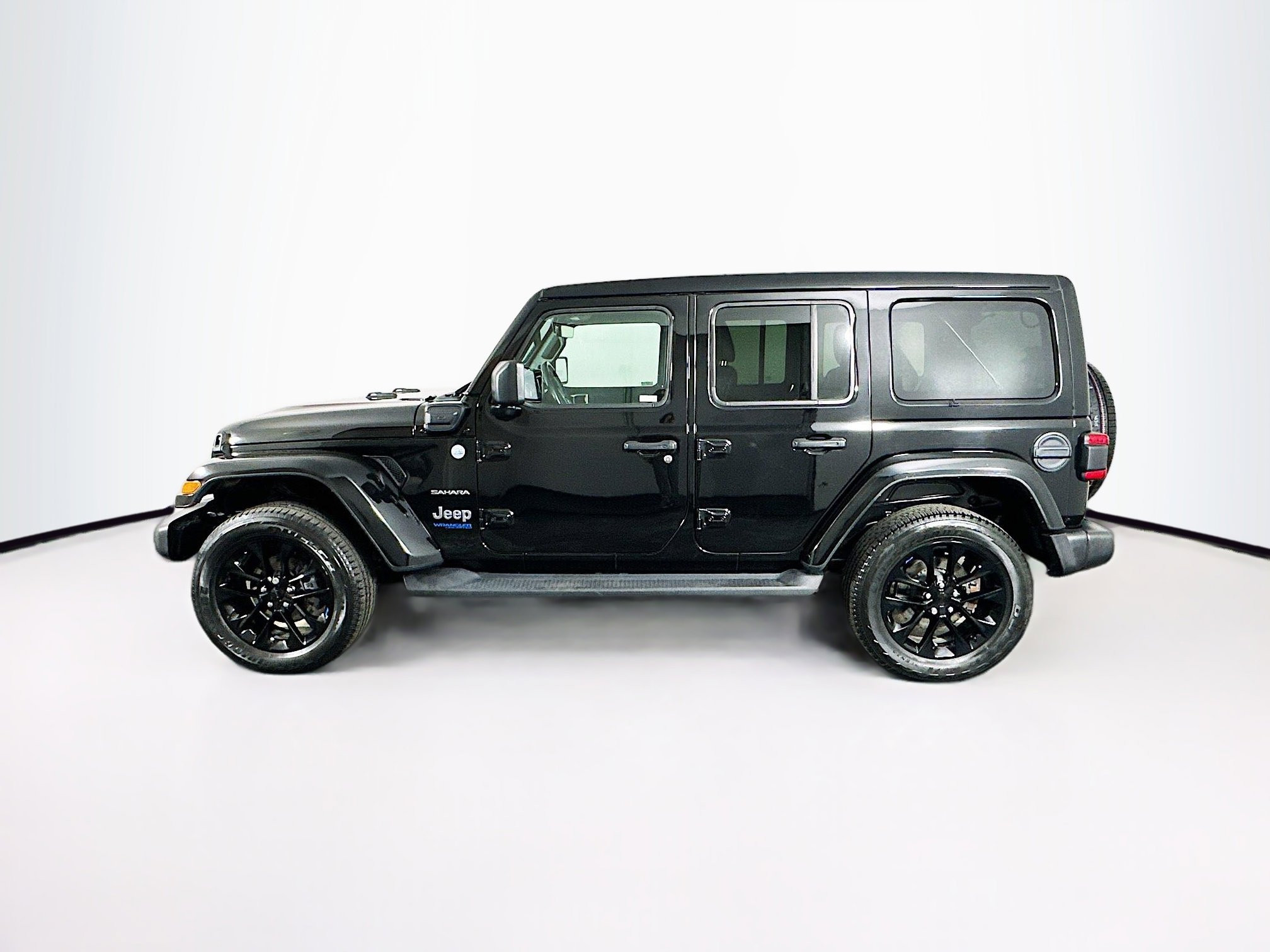 Used 2022 Jeep Wrangler Unlimited Sahara w/ Cold Weather Group AWD/4WD image 4