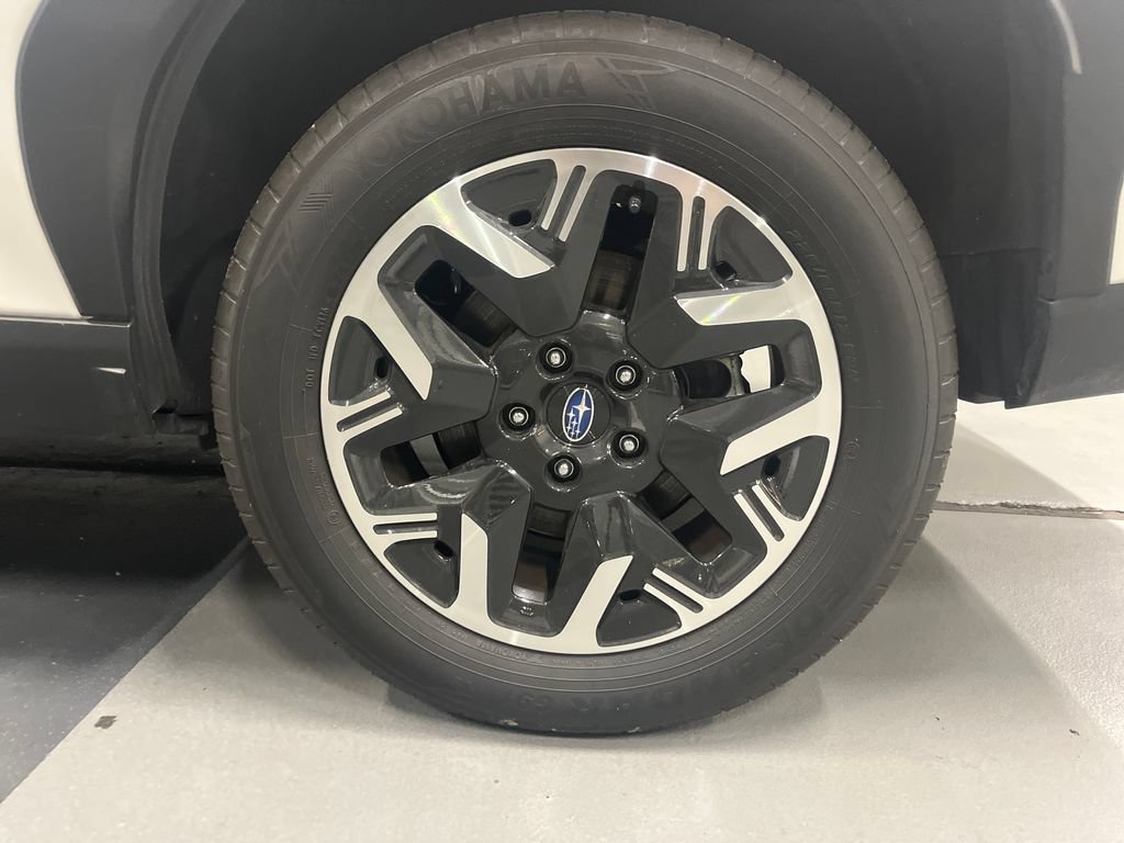 Used 2025 Subaru Forester Premium AWD/4WD image 2