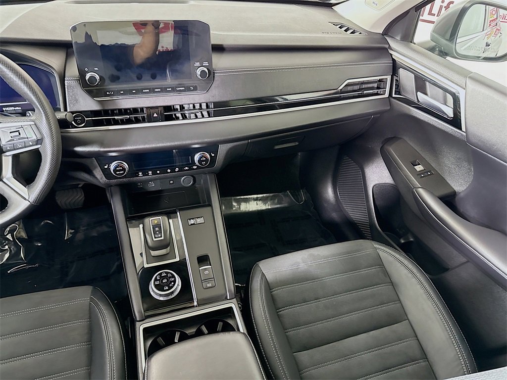 Used 2023 Mitsubishi Outlander SE image 27
