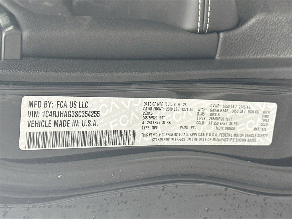 New 2025 Jeep Grand Cherokee Altitude image 18