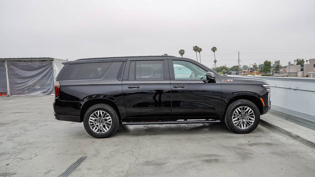 Used 2025 Chevrolet Suburban Z71 AWD/4WD image 12