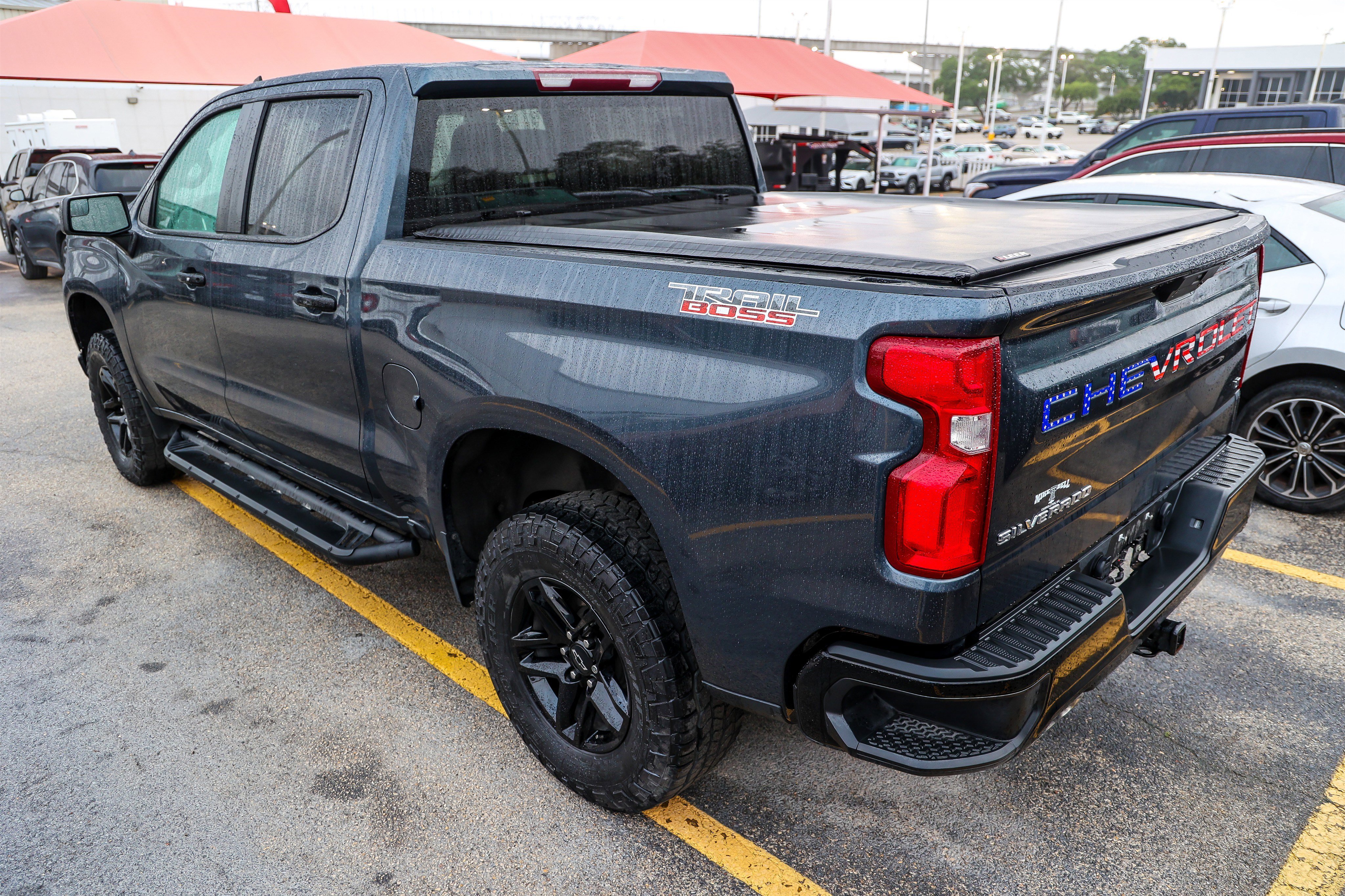 Used 2021 Chevrolet Silverado 1500 LT Trail Boss w/ Bed Protection Package AWD/4WD image 9
