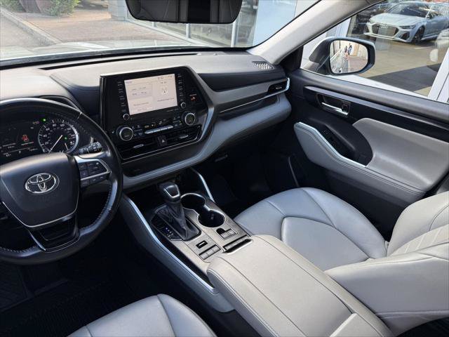Certified 2021 Toyota Highlander XLE AWD/4WD image 18