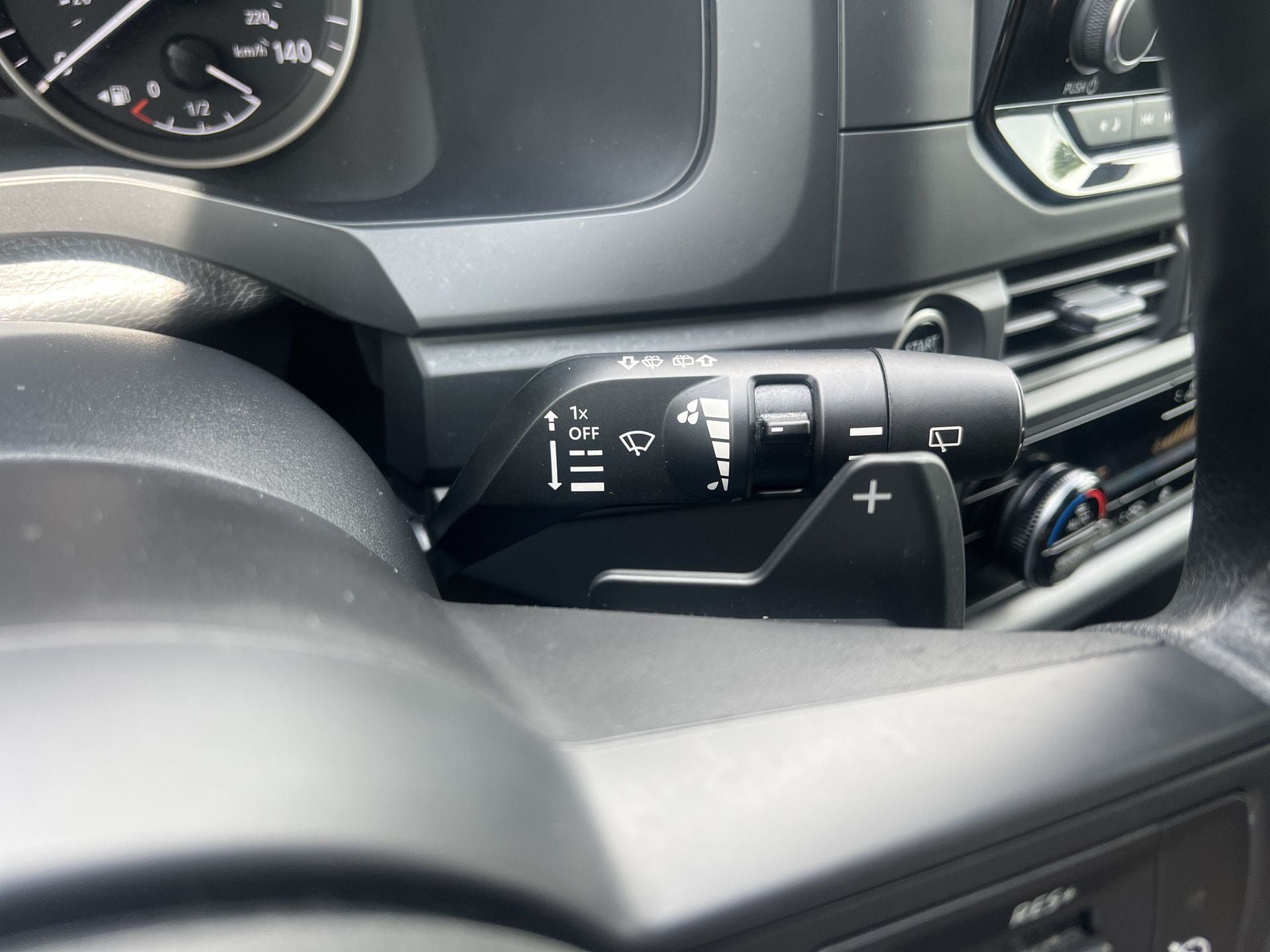 Used 2024 Nissan Pathfinder S FWD image 11