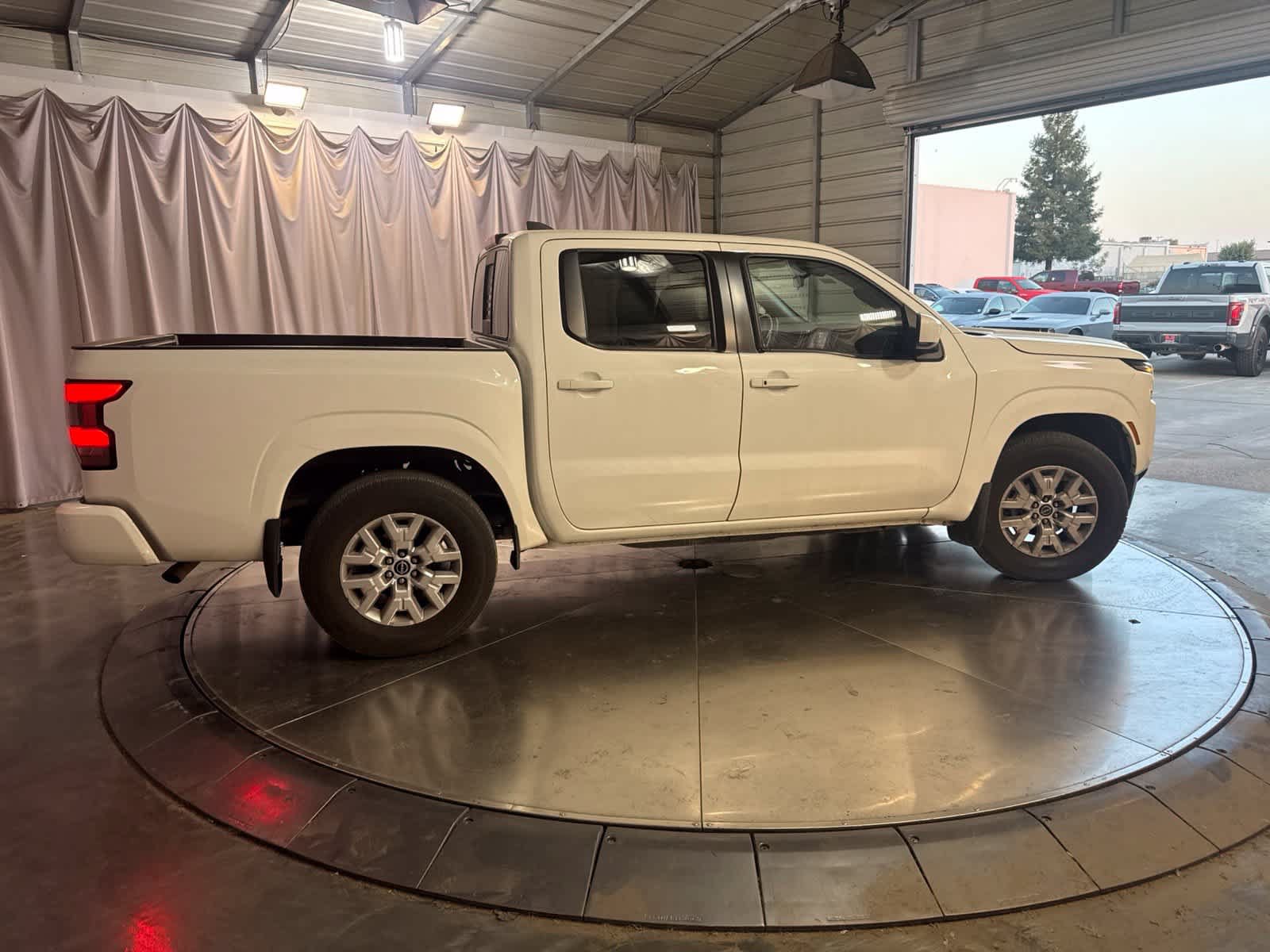 Used 2022 Nissan Frontier SV RWD image 4