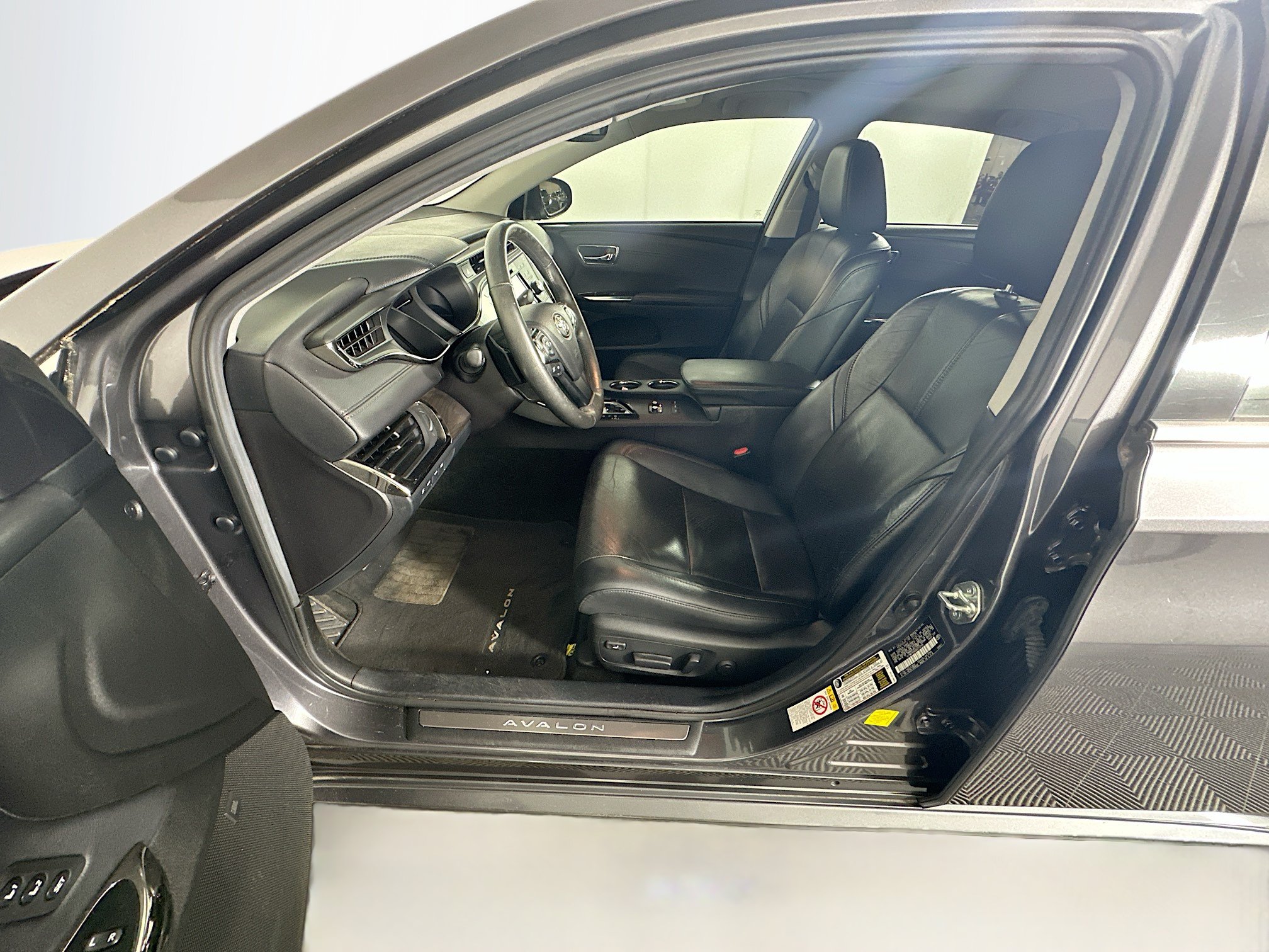 Used 2016 Toyota Avalon Limited w/ Toyota Safety Sense Package FWD image 13