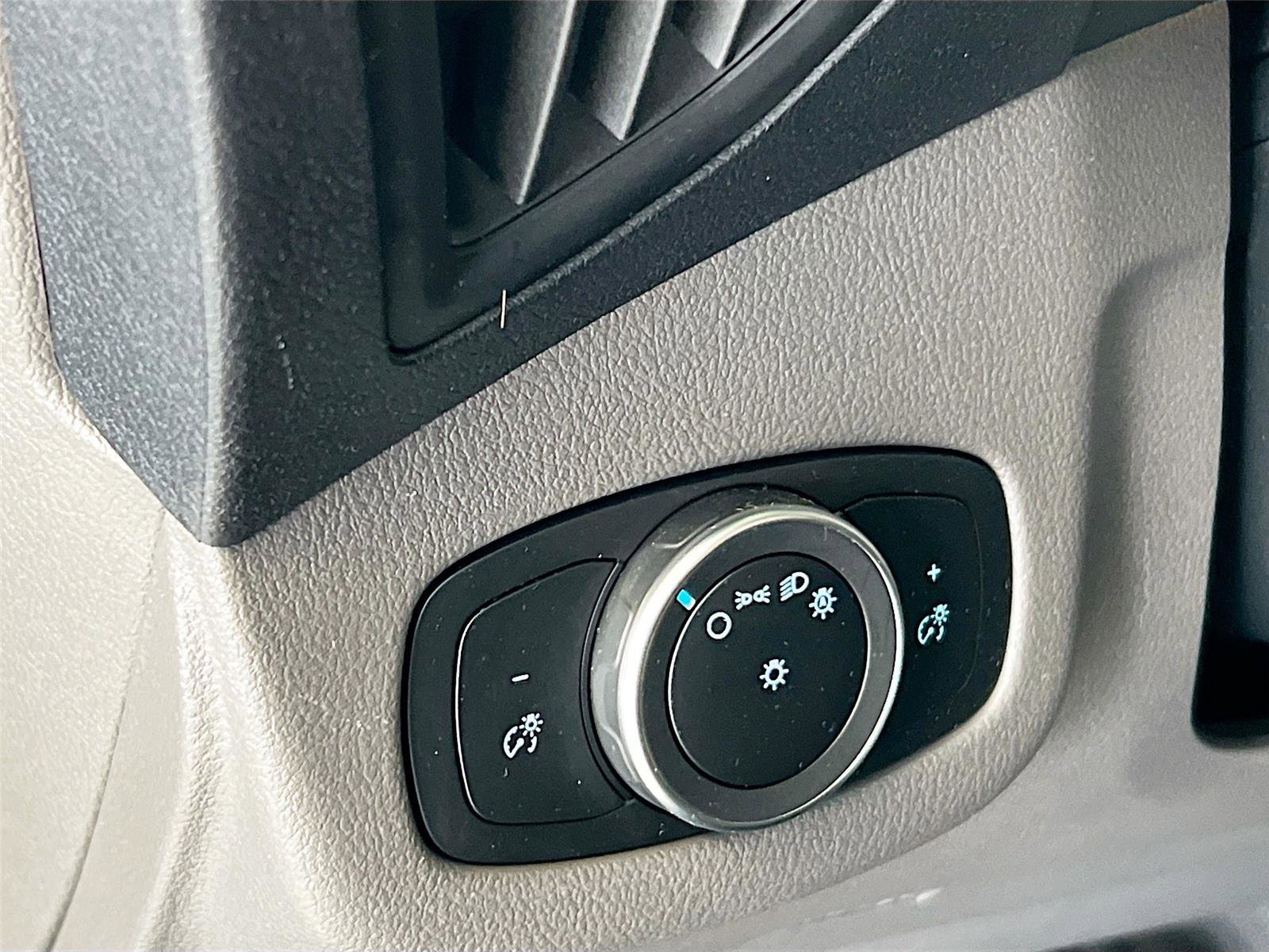 Used 2023 Ford Transit Connect XL image 14