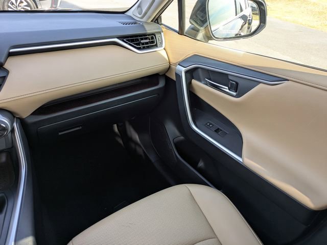 Used 2019 Toyota RAV4 Limited w/ Cold Weather Package image 17