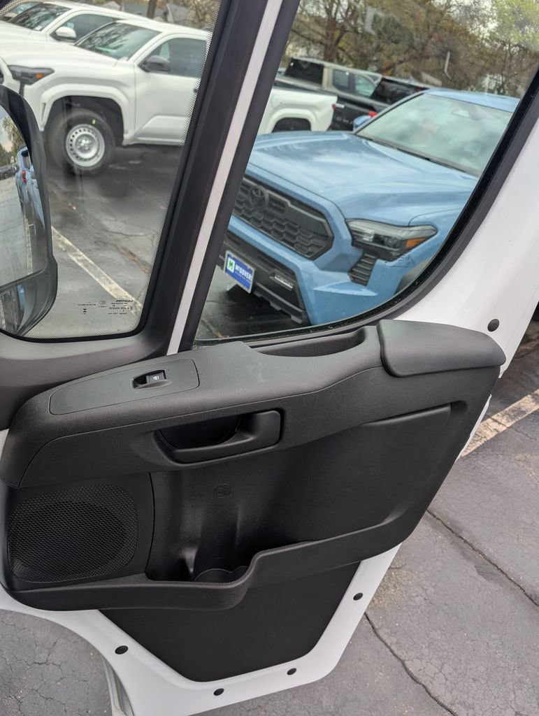 Used 2025 RAM ProMaster 2500 w/ Convenience Group FWD image 18