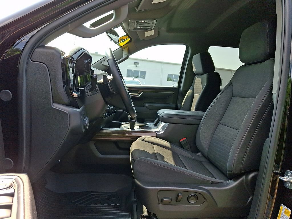 Used 2025 Chevrolet Silverado 1500 LT Trail Boss w/ LPO, Dark Essentials Package AWD/4WD image 13
