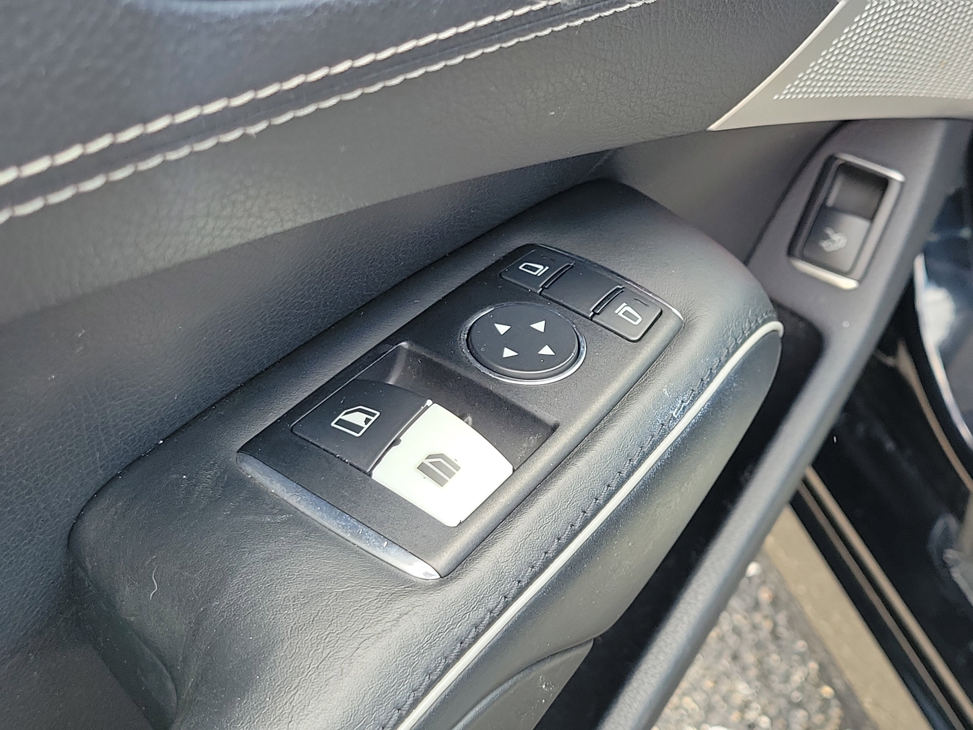 Used 2013 Mercedes-Benz SL 550 image 15