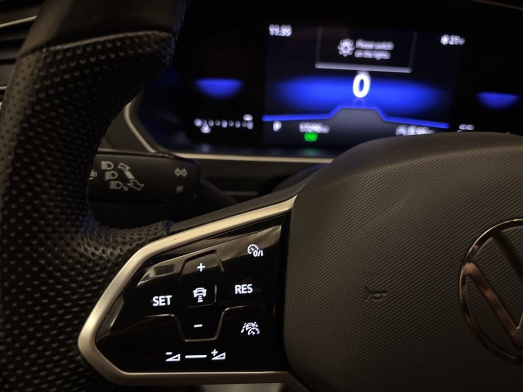 Used 2024 Volkswagen Tiguan SE R-Line image 16