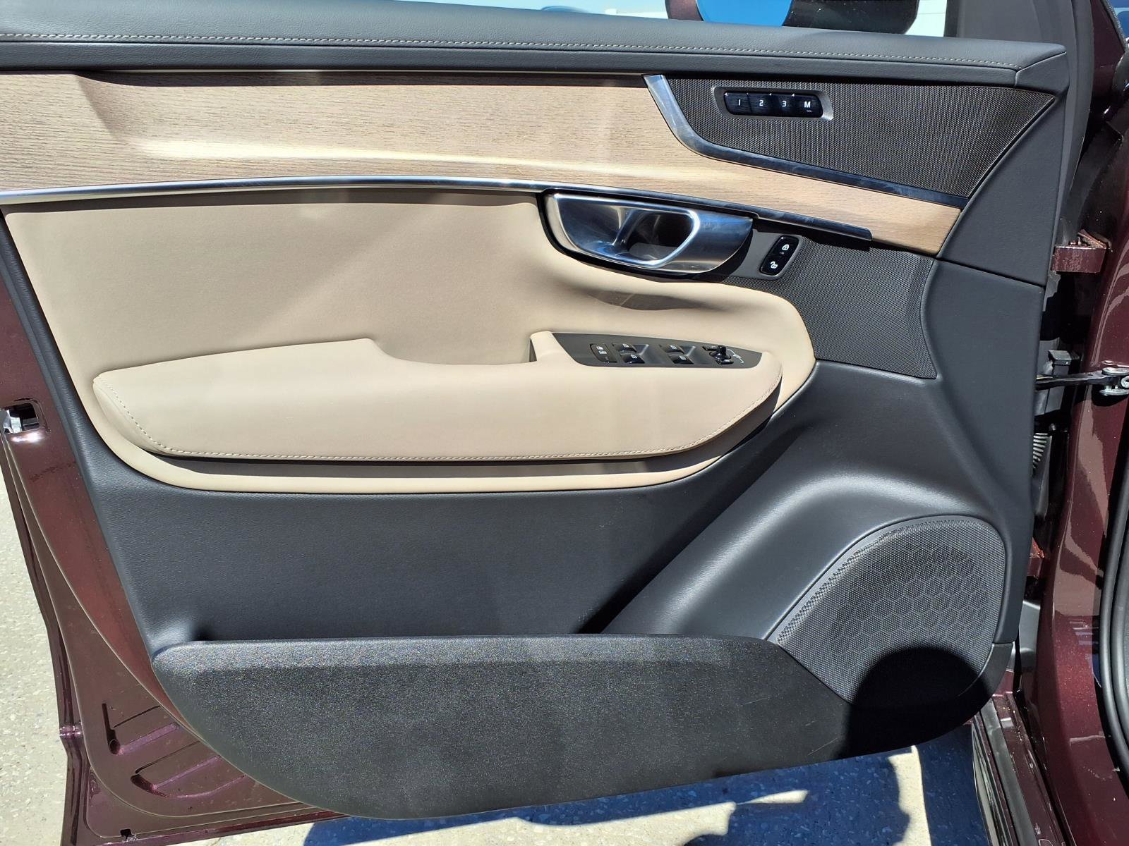 New 2026 Volvo XC90 B5 Core w/ Protection Package Premier image 14