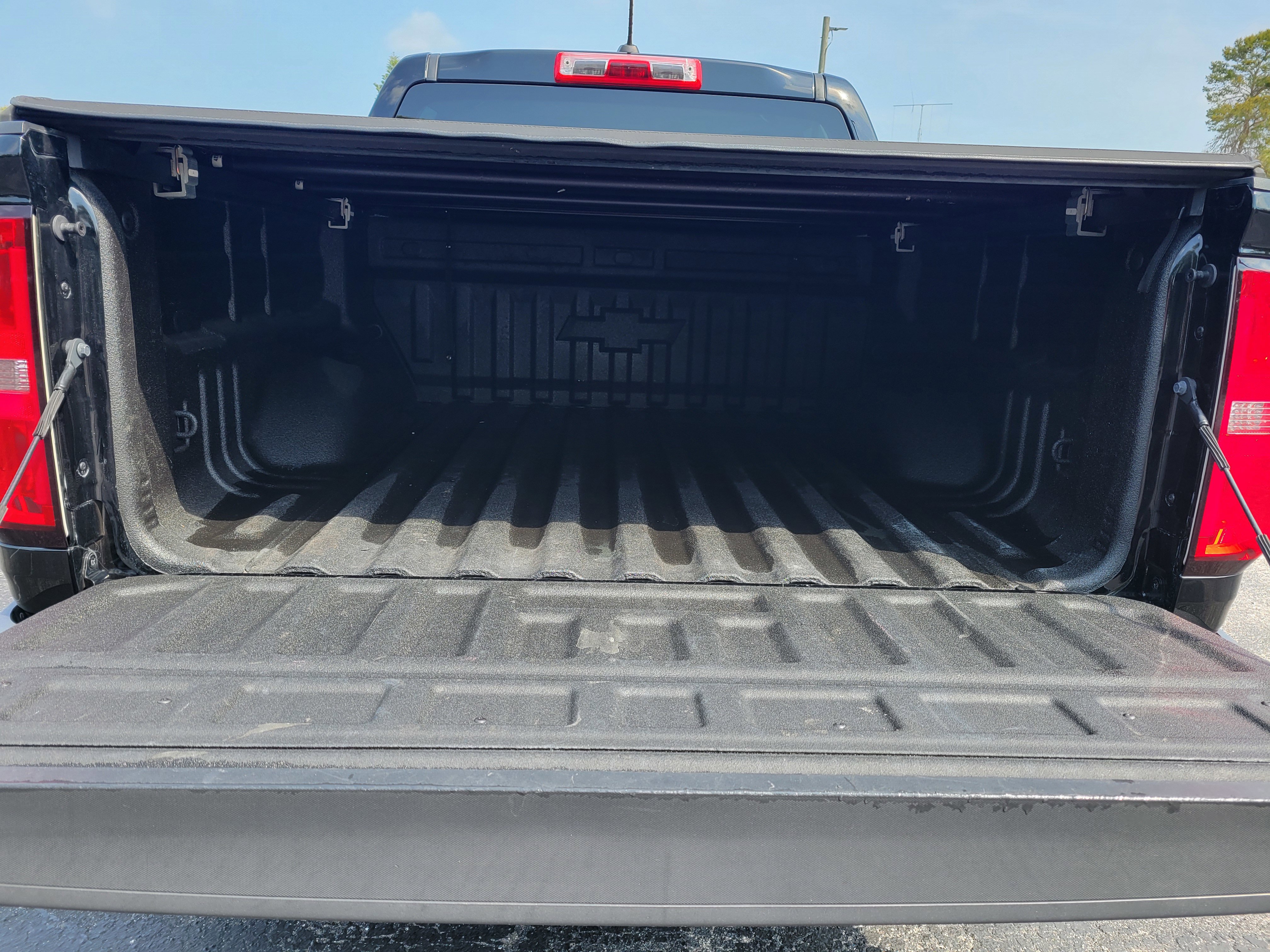 Certified 2022 Chevrolet Colorado W/T w/ Custom Special Edition image 8