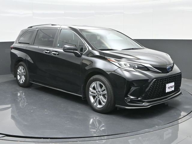 Used 2022 Toyota Sienna XSE AWD/4WD image 1