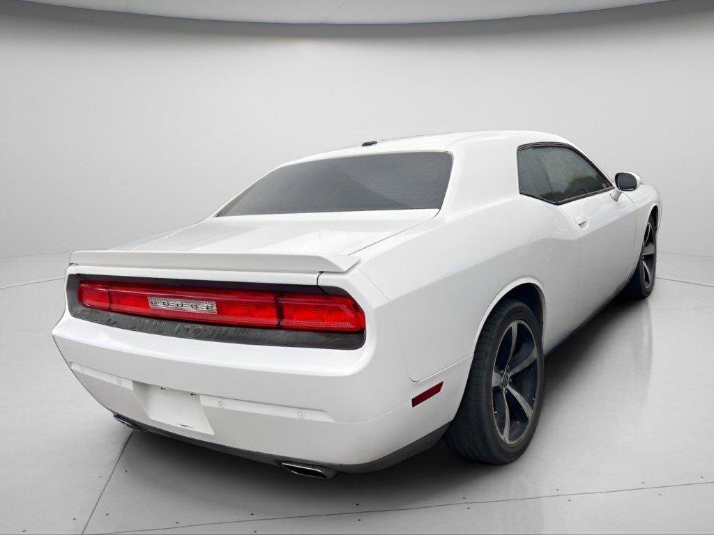 Used 2014 Dodge Challenger R/T RWD image 13