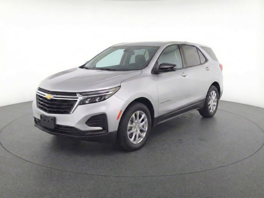 Used 2022 Chevrolet Equinox LS image 2