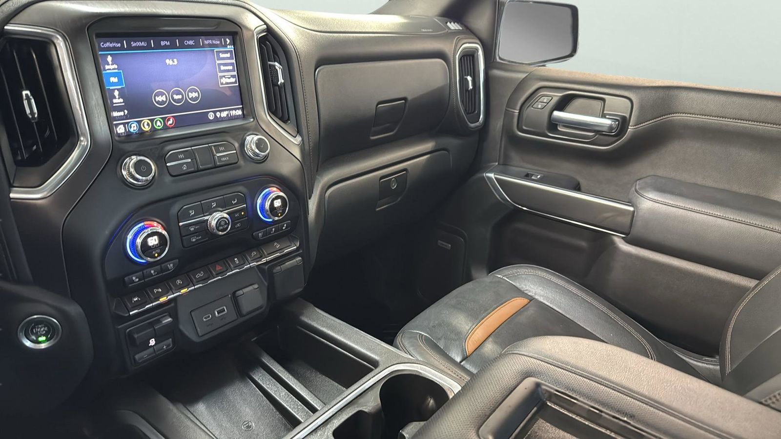 Used 2020 GMC Sierra 1500 AT4 w/ AT4 Premium Package image 17