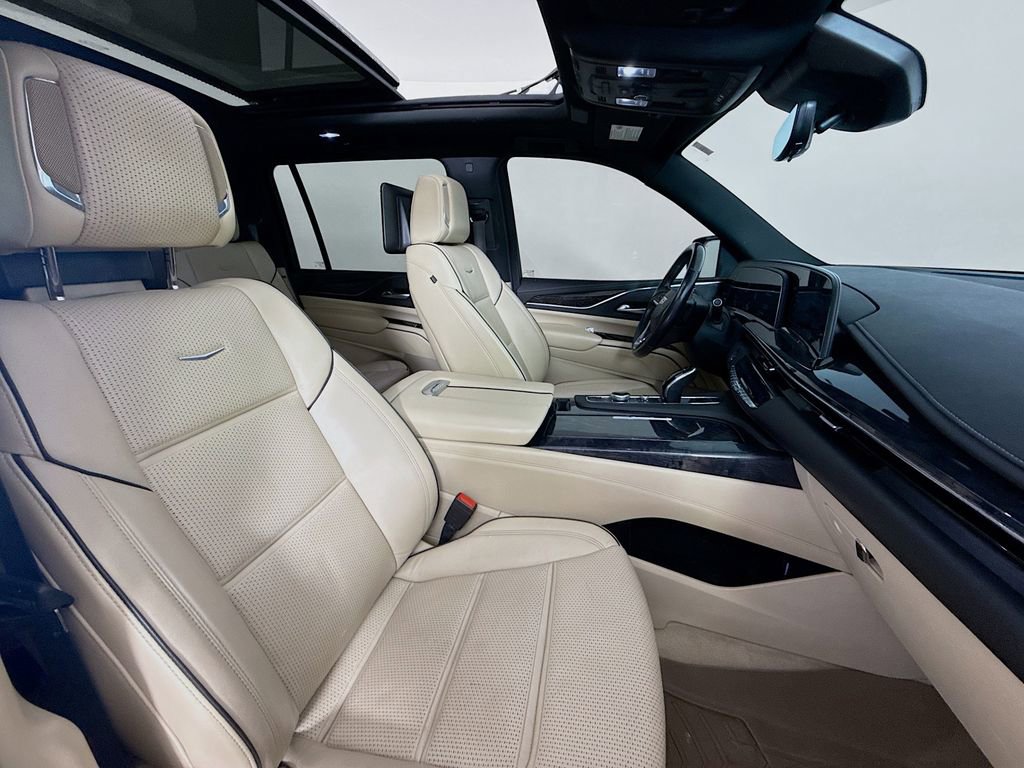 Used 2021 Cadillac Escalade ESV Premium Luxury w/ Driver Assist Tech Package image 34
