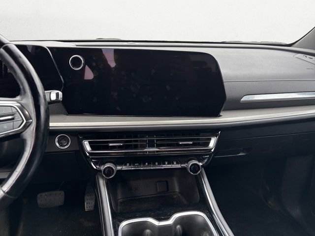 Used 2024 Chevrolet Traverse LS image 11