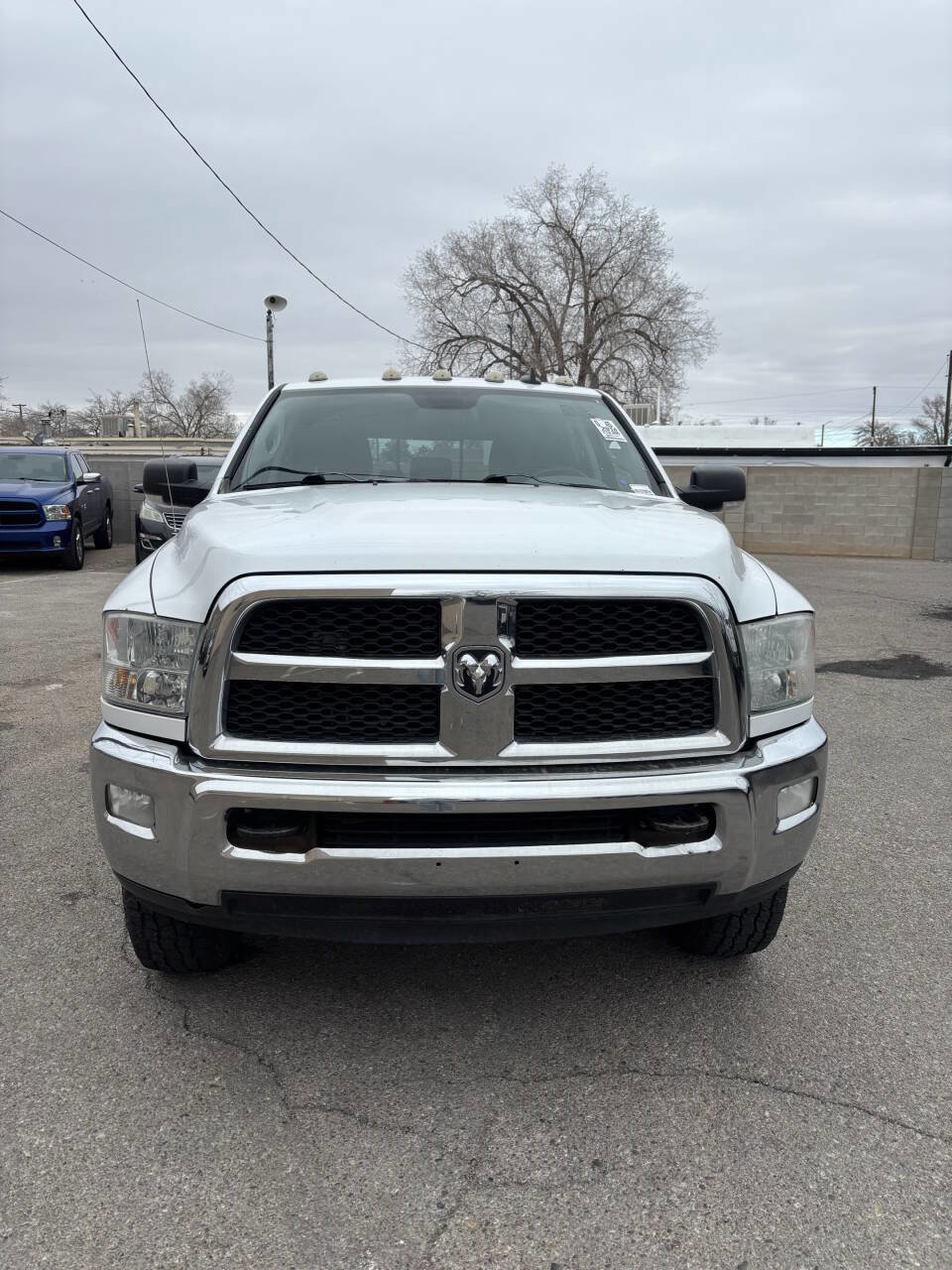 Used 2014 RAM 2500 SLT w/ Luxury Group AWD/4WD image 3