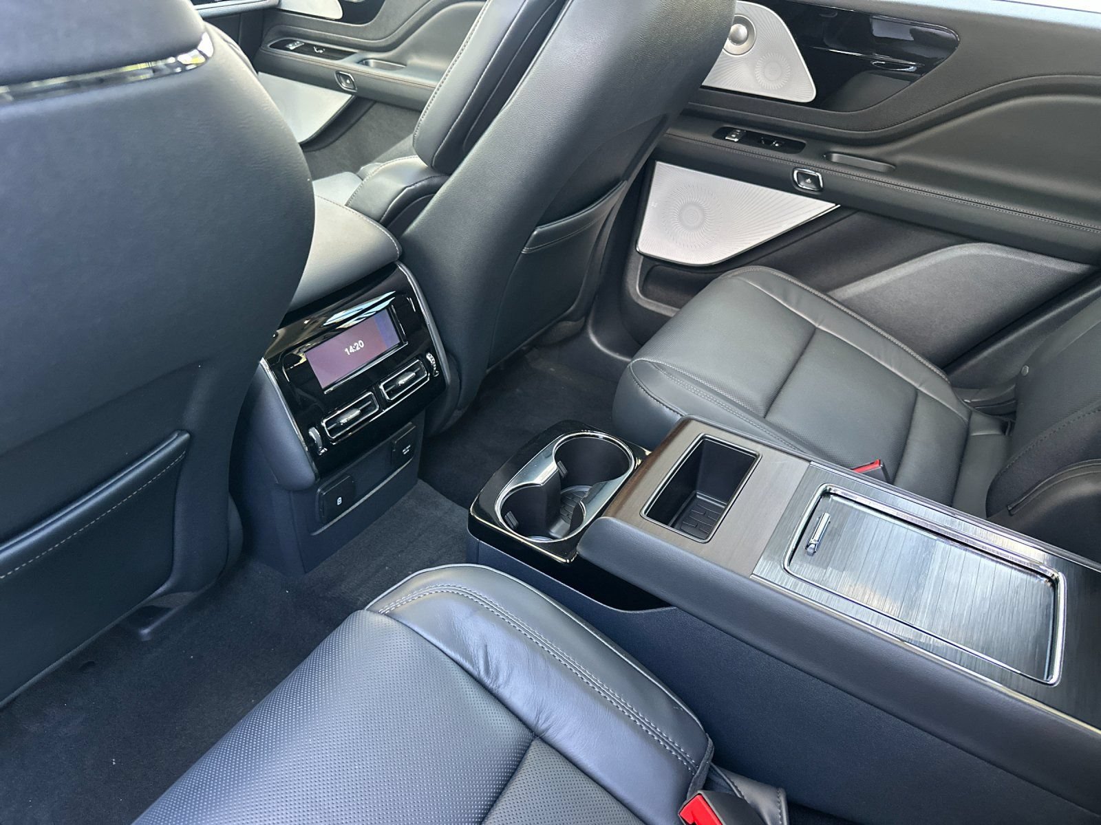 New 2026 Lincoln Aviator Reserve AWD/4WD image 11